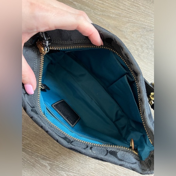 Coach medium sized black pleated shoulder handbag purse - Picture 6 of 6